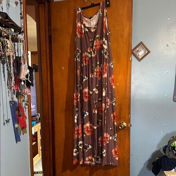 Dresses & Skirts - Floral Sleeveless Maxi Dress